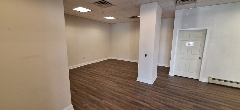 Building Photo - 723 Ridge Rd