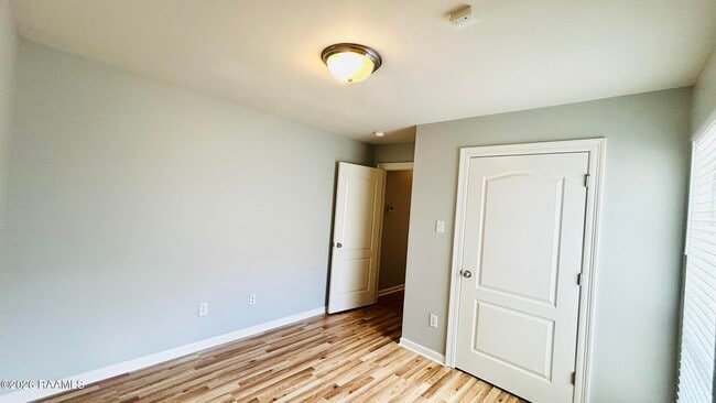 Building Photo - 18012 Woodhaven Dr