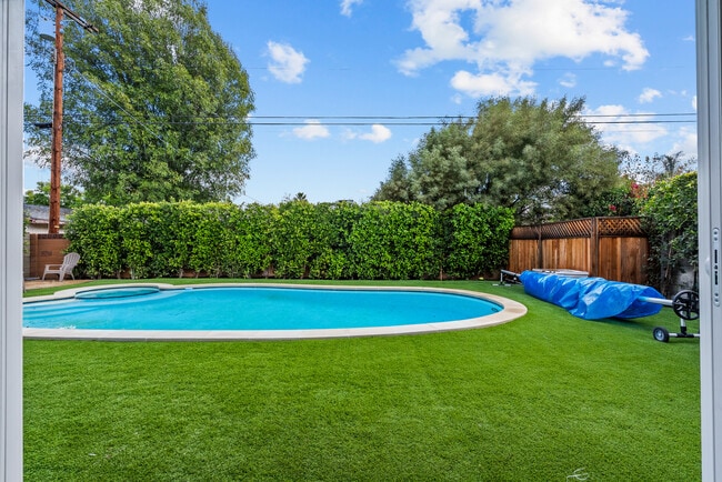 Building Photo - 10144 Gaviota Ave