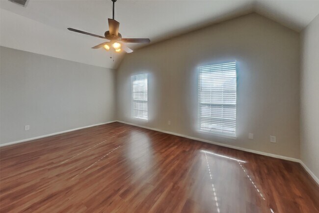 Building Photo - 3631 Royal Royce Dr