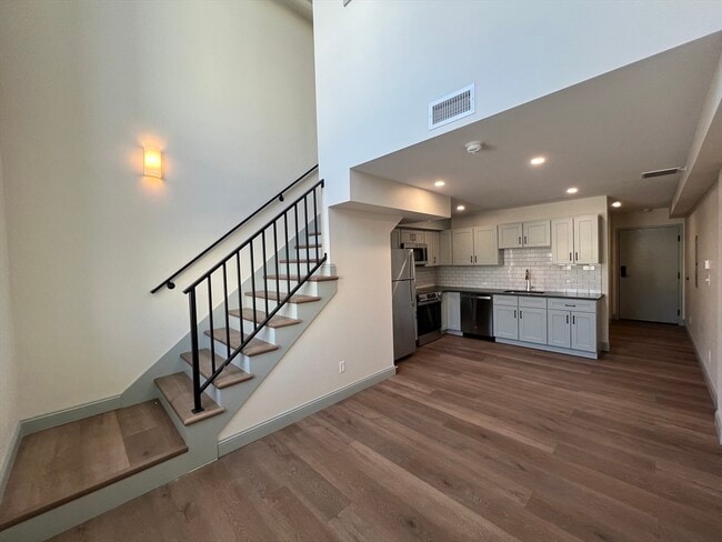 Building Photo - 160 Seabury St