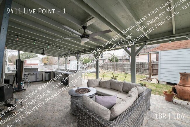 Building Photo - 9411 Live Point