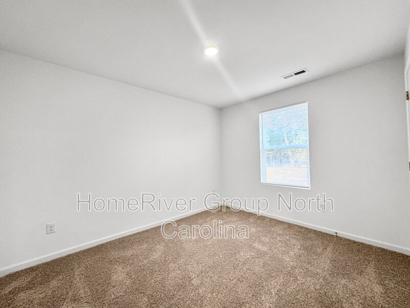 Building Photo - 175 Pine Needle Dr