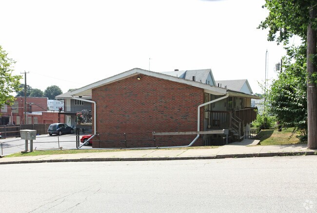 Building Photo - 6 Redden Ave