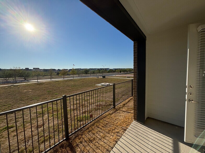 Building Photo - 425 El Rio St