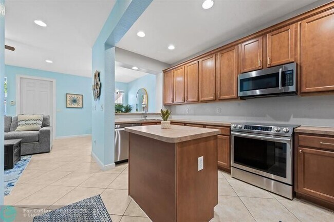 Building Photo - 580 Pacific Grove Dr