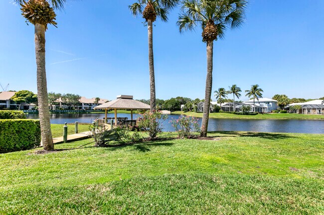 Building Photo - 16997 Waterbend Dr