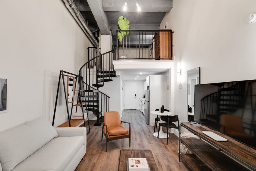 Building Photo - 150S S Independence Mall W