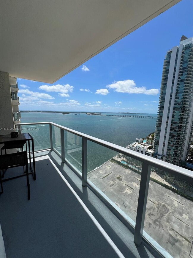 Building Photo - 1155 Brickell Bay Dr