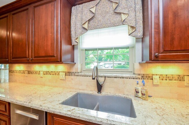 Building Photo - 3015 Bainbridge Ct