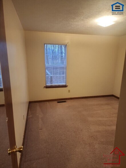 Building Photo - 5336 Dodson Branch Rd