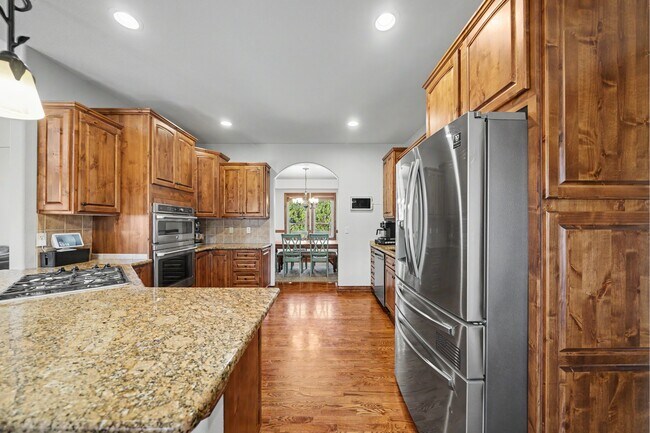 Building Photo - 18145 Bakers Farm Rd