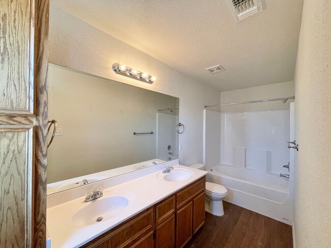 Building Photo - 1529 Justin Lp