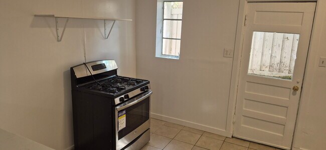 Building Photo - 640