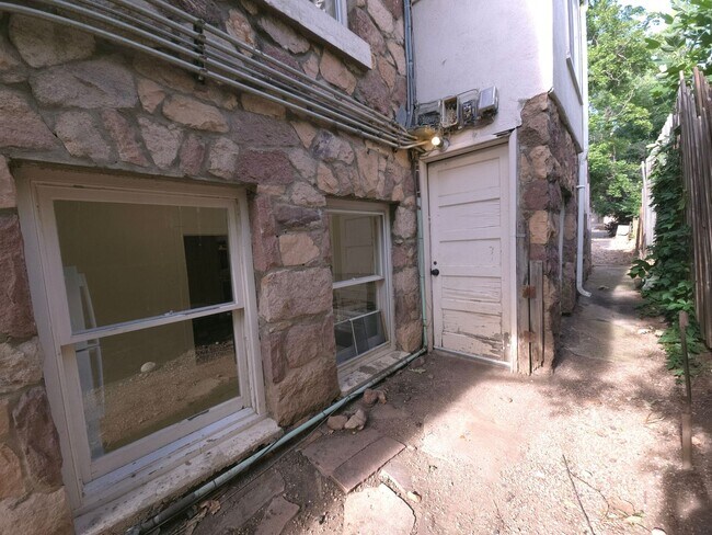 Building Photo - Price Reduced! Great Hill Location- 2 Bedr...