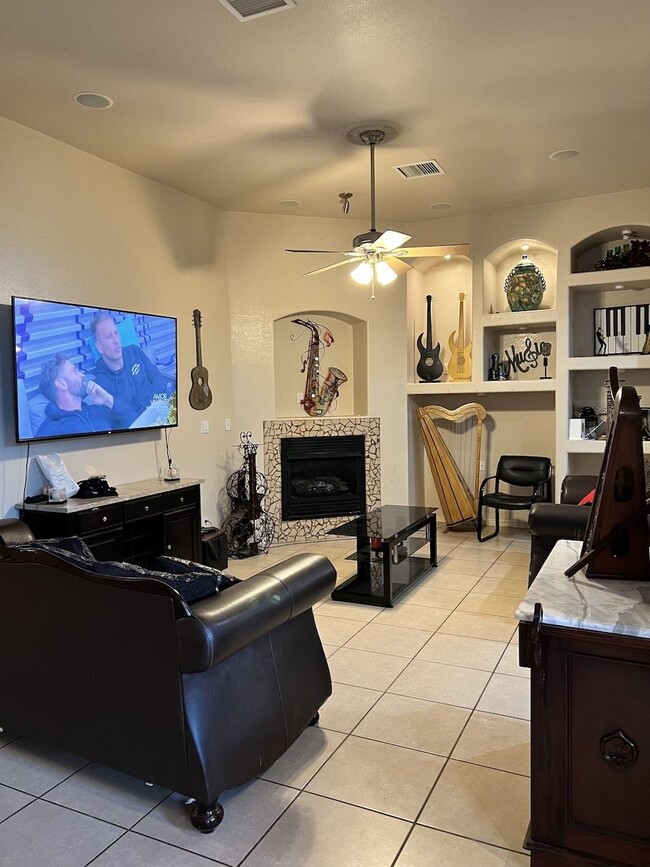 Building Photo - 1031 Los Moros Dr