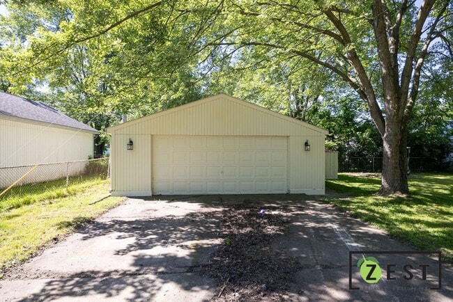 Building Photo - 3BDRM Warren Home! OPEN HOUSE 11/22 11AM-1...