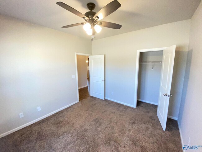 Building Photo - 609 Willow Crest Ln SW