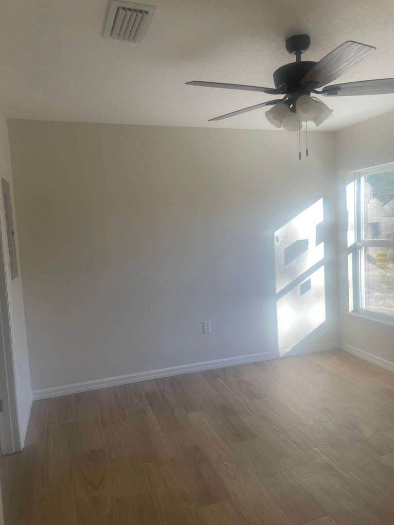 Building Photo - 7251 Willoughby Dr