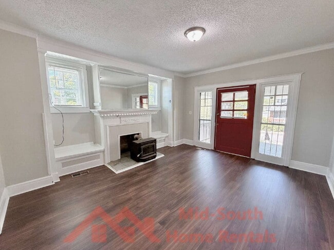 Building Photo - 1561 Foster Ave