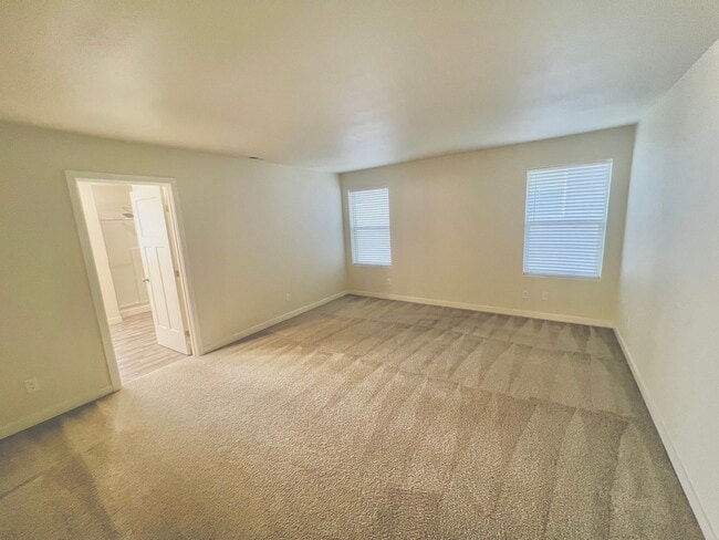 Building Photo - AVAILABLE NOW! 3BD 2.5 BATH TUMWATER LIVING