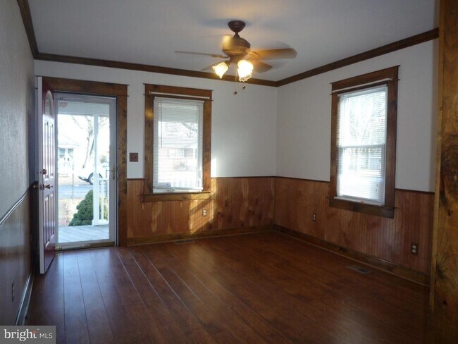 Building Photo - 104 Greenway St