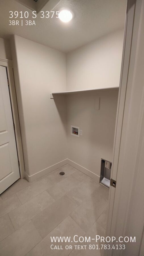 Building Photo - Modern 3 bed 2.5 bath TH for Rent in West ...