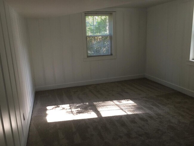 Building Photo - 700 Canebrake Dr
