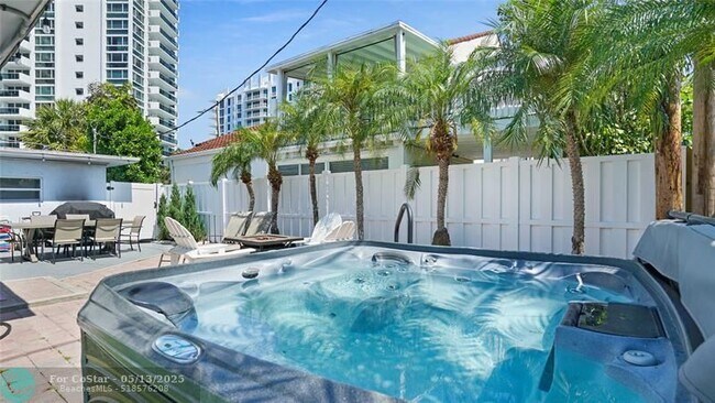 Building Photo - 2716 N Ocean Blvd
