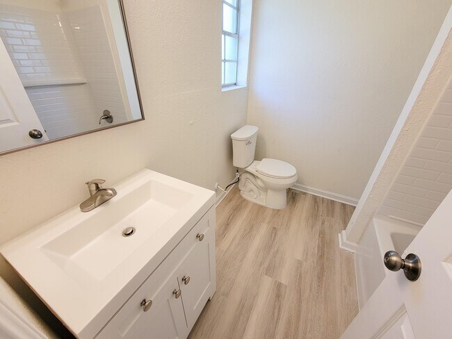 Building Photo - 6 Sowell Ln