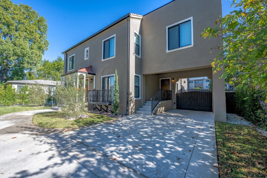 Building Photo - 494 S Marengo Ave