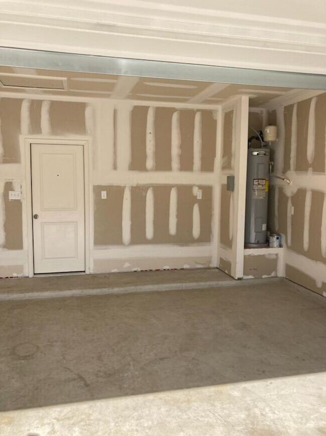 Building Photo - Open concept ranch