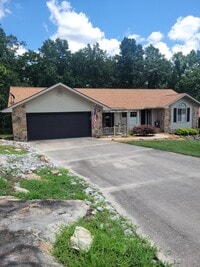 Building Photo - 456 Snead Dr