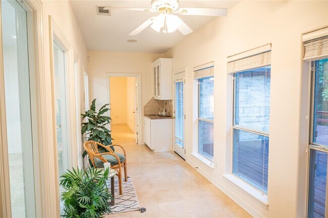 Building Photo - 2626 Blue Lake Dr