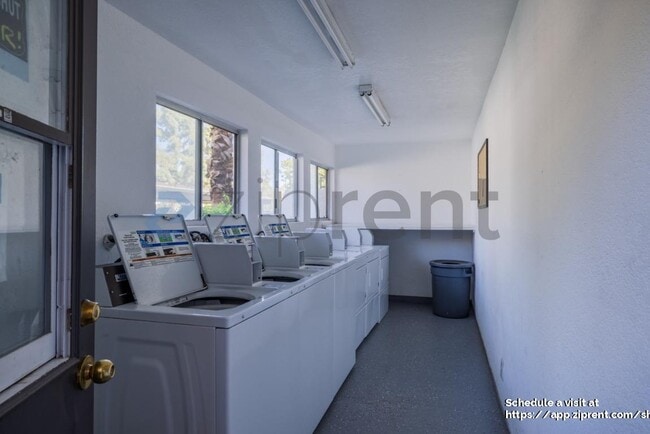 Building Photo - 2825 N Los Felices Rd