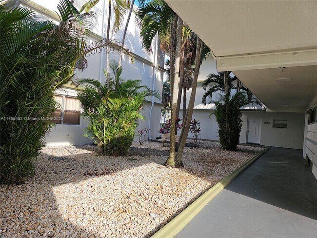 Building Photo - 4235 N University Dr