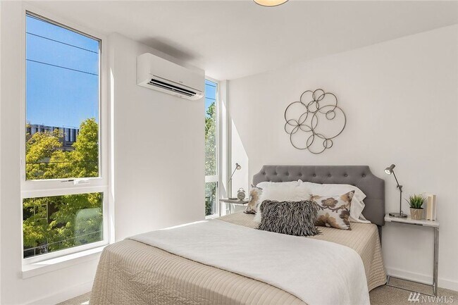 Building Photo - 1112 13th Ave