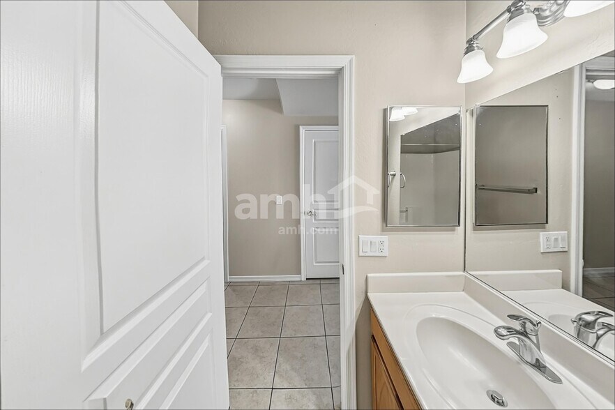 Building Photo - 2451 S 160th Dr