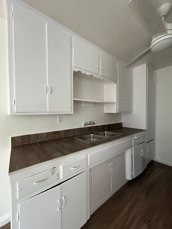 Building Photo - 931-933 Florida