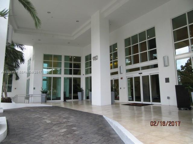 Building Photo - 950 Brickell Bay Dr