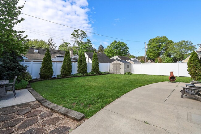 Building Photo - 24 Mead Ln