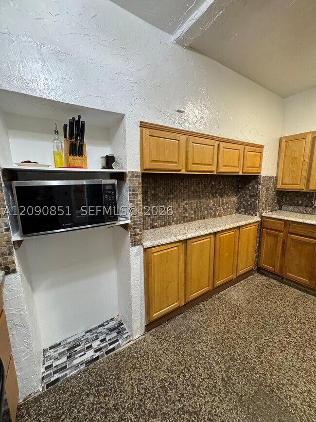 Building Photo - 1416 SW 27th St