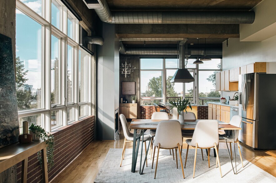 Building Photo - 2000 Little Raven St