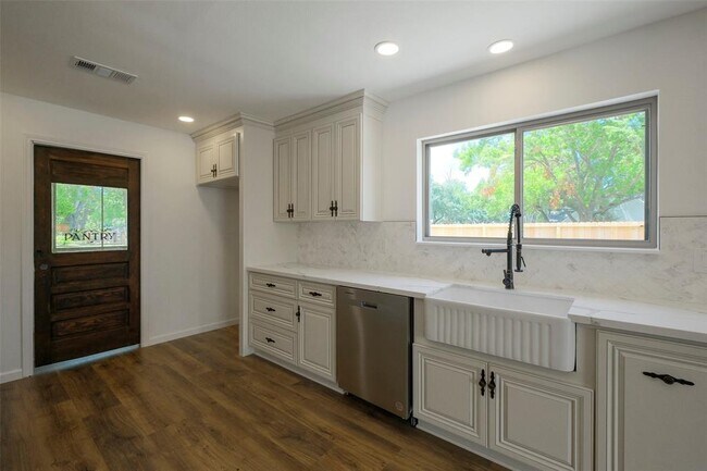 Building Photo - 2742 Triway Ln
