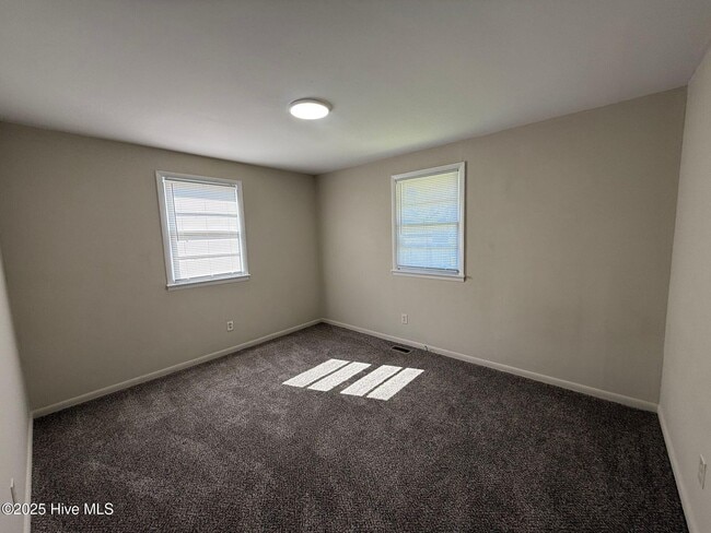 Building Photo - 126 Kitt Dr