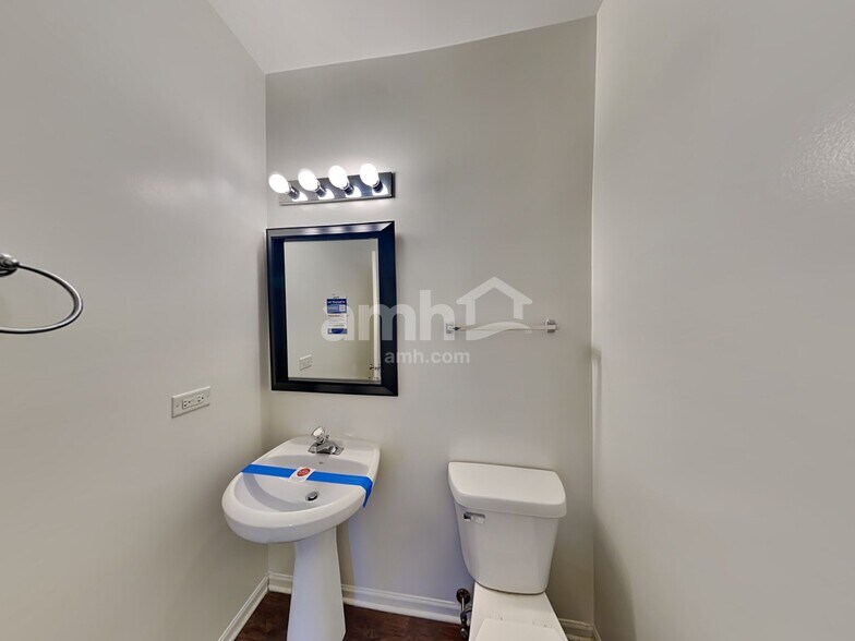 Building Photo - 148 Enclave C