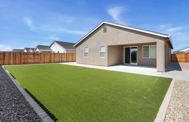 Building Photo - Newer Single Story 3 Bedroom Home for Rent in West Roseville