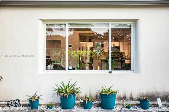 Building Photo - 1050 NW 46th St