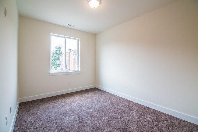 Building Photo - 411 N 34th St
