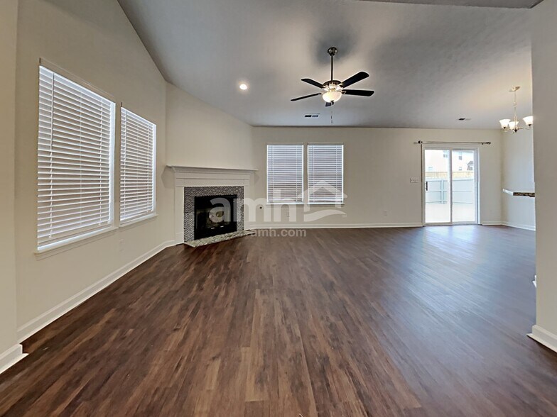 Building Photo - 1405 Willshire Dr